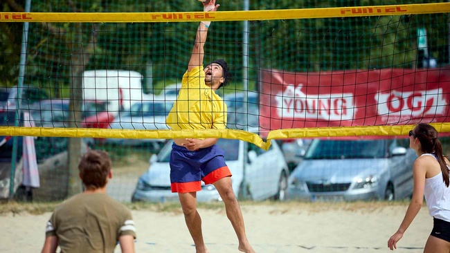 Beachvolleyball-Spiel auf Sandplatz bei AK Young-Festival Splash Hard © Georges Schneider, AK Niederösterreich